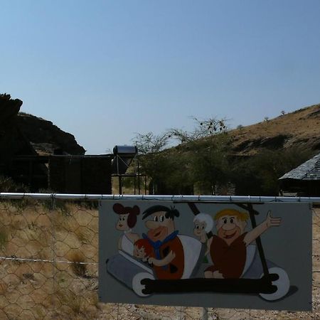Rooiklip Camp Flintstone Apartment ภายนอก รูปภาพ