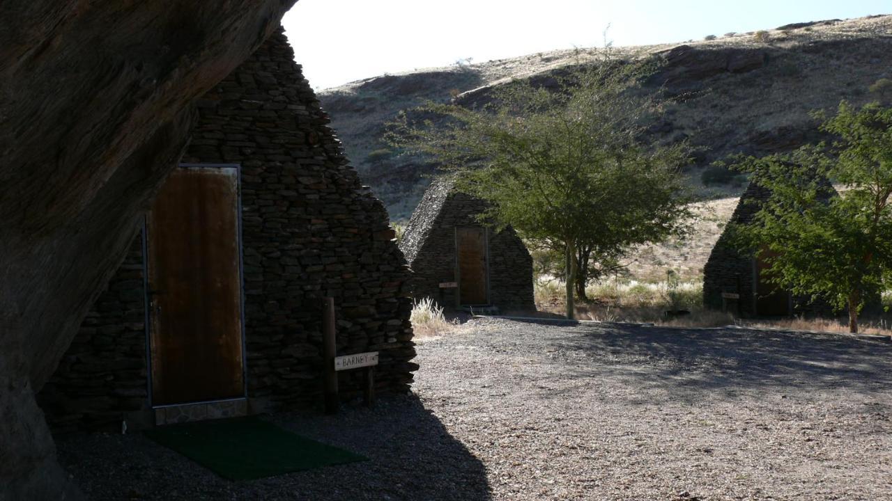 Rooiklip Camp Flintstone Apartment ภายนอก รูปภาพ
