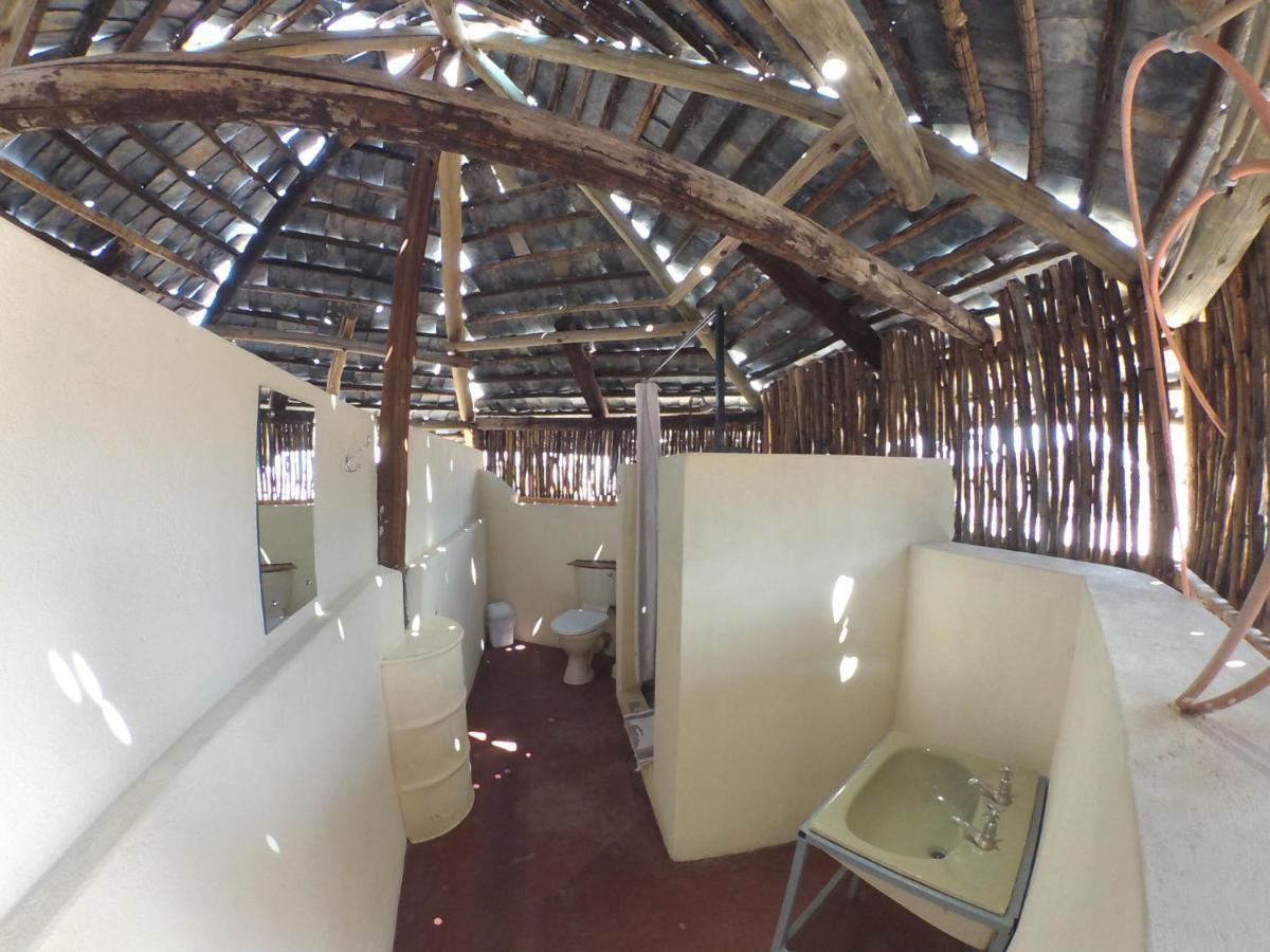 Rooiklip Camp Flintstone Apartment ภายนอก รูปภาพ
