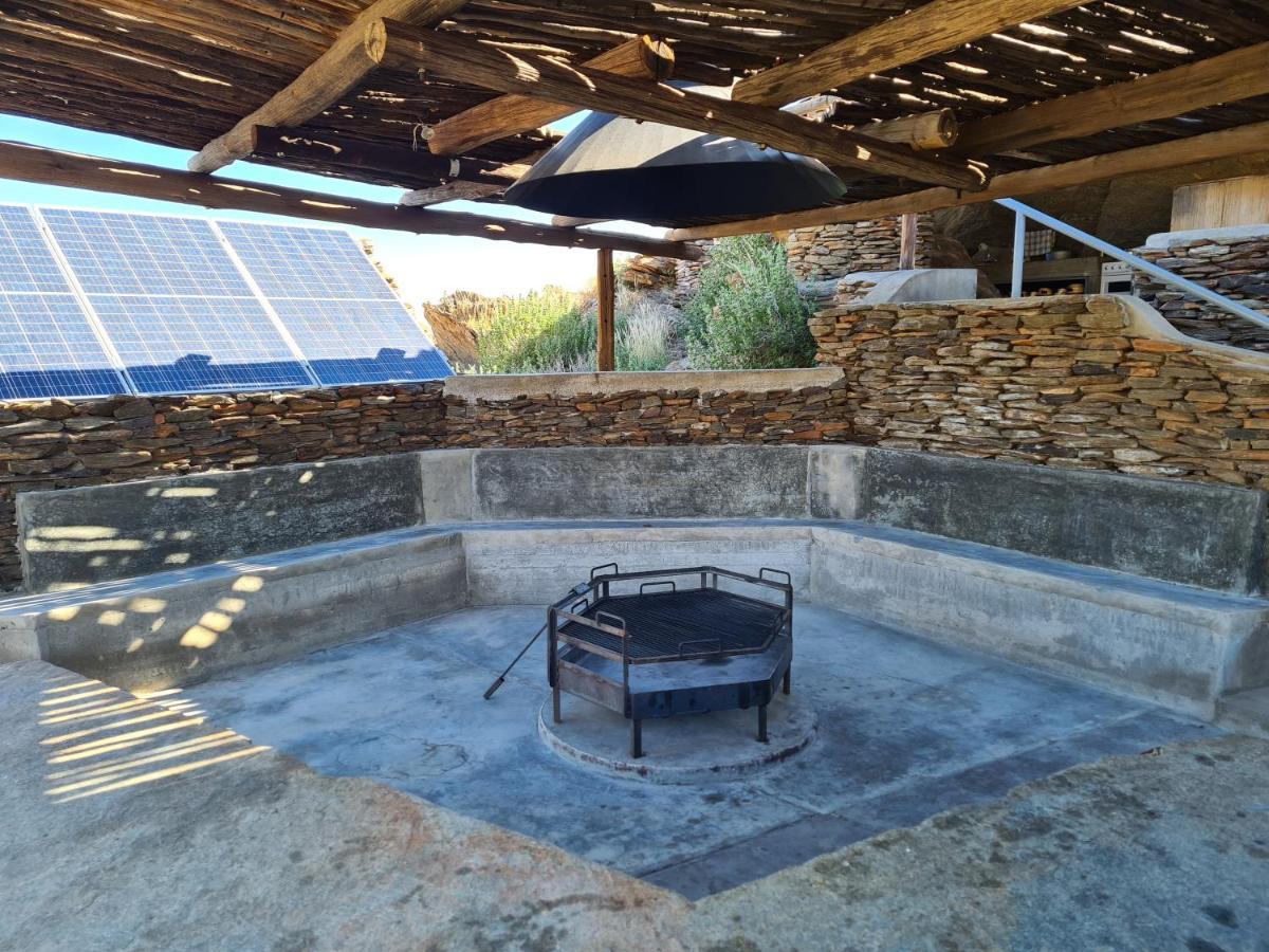 Rooiklip Camp Flintstone Apartment ภายนอก รูปภาพ