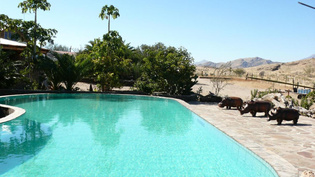 Rooiklip Camp Flintstone Apartment ภายนอก รูปภาพ