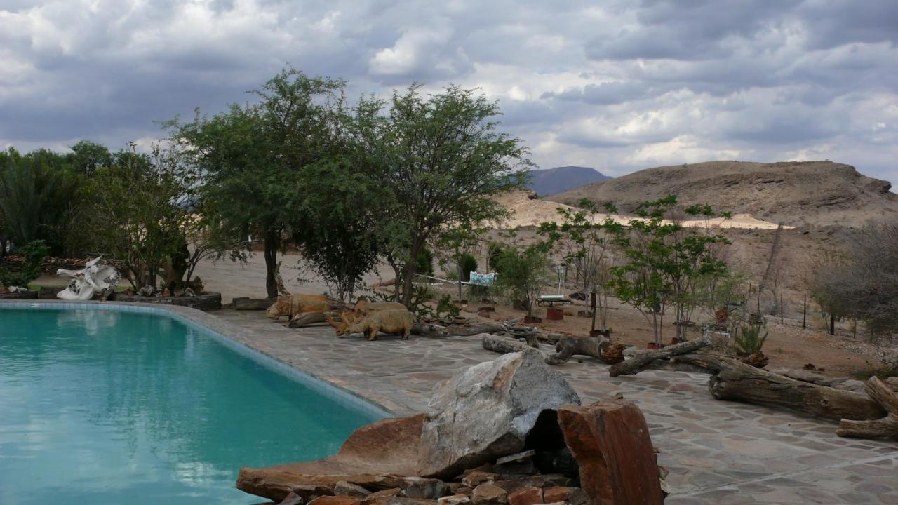 Rooiklip Camp Flintstone Apartment ภายนอก รูปภาพ