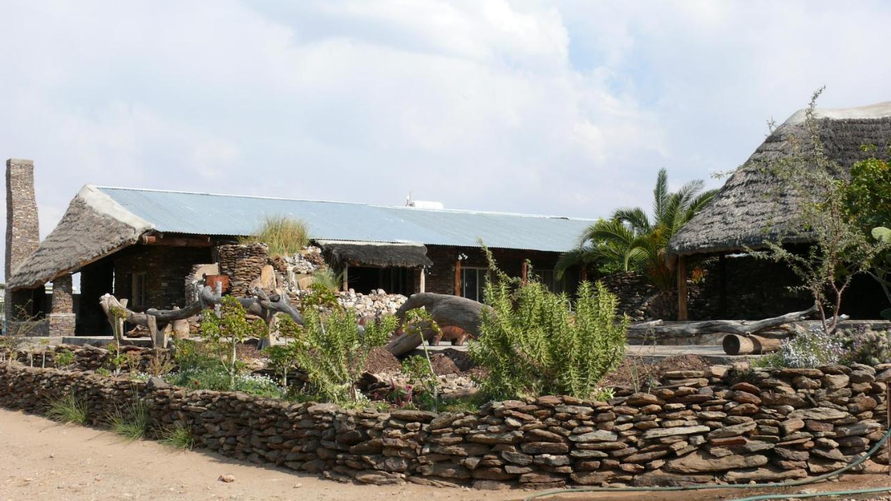 Rooiklip Camp Flintstone Apartment ภายนอก รูปภาพ