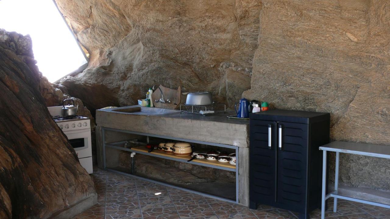 Rooiklip Camp Flintstone Apartment ภายนอก รูปภาพ