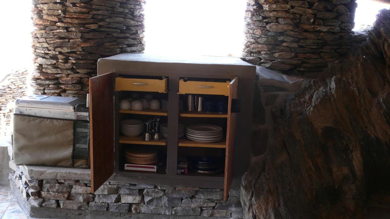 Rooiklip Camp Flintstone Apartment ภายนอก รูปภาพ