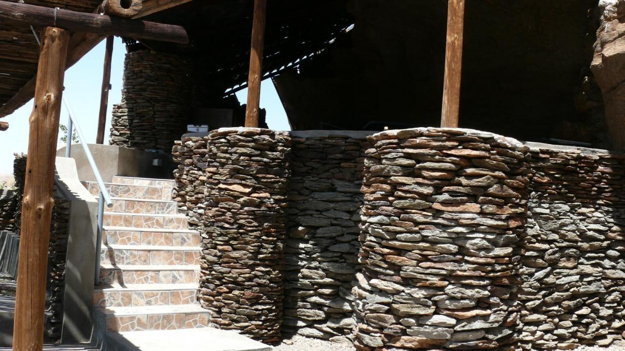 Rooiklip Camp Flintstone Apartment ภายนอก รูปภาพ
