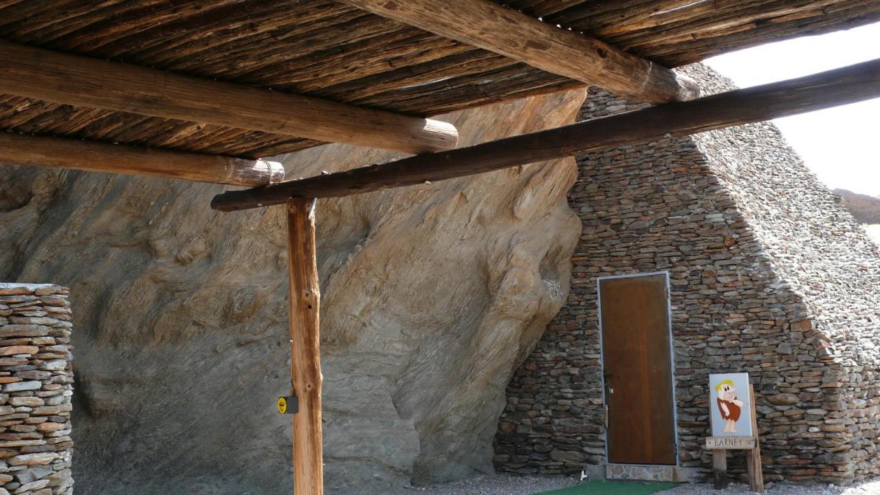Rooiklip Camp Flintstone Apartment ภายนอก รูปภาพ