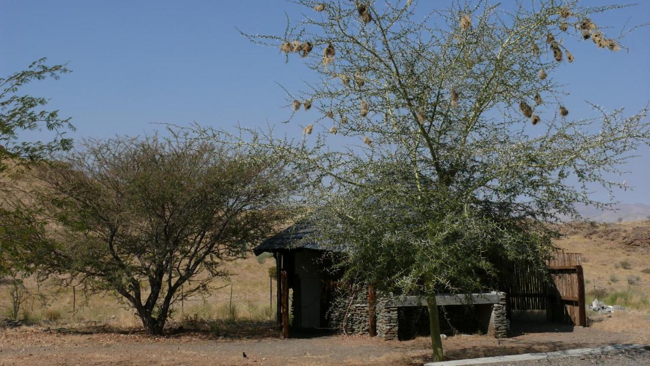 Rooiklip Camp Flintstone Apartment ภายนอก รูปภาพ