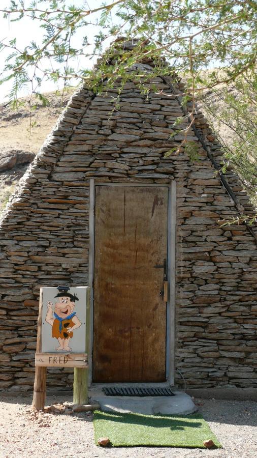 Rooiklip Camp Flintstone Apartment ภายนอก รูปภาพ