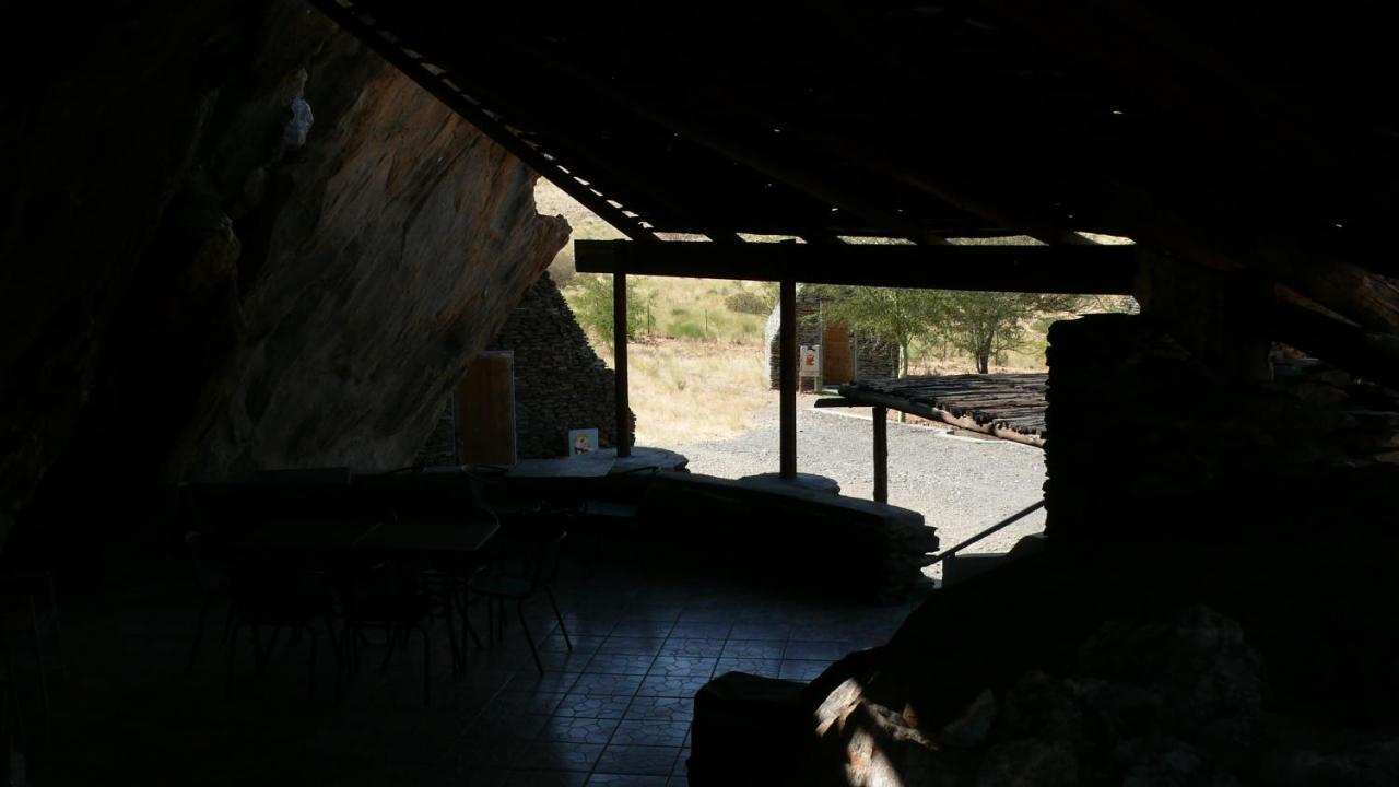 Rooiklip Camp Flintstone Apartment ภายนอก รูปภาพ