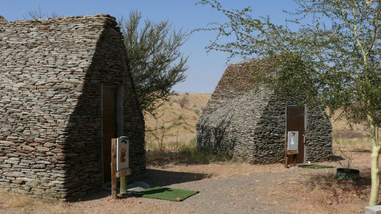 Rooiklip Camp Flintstone Apartment ภายนอก รูปภาพ