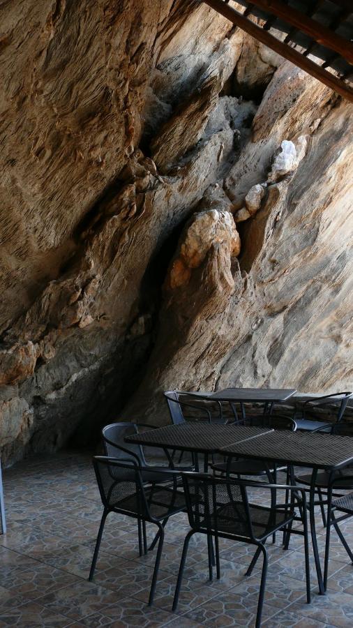 Rooiklip Camp Flintstone Apartment ภายนอก รูปภาพ
