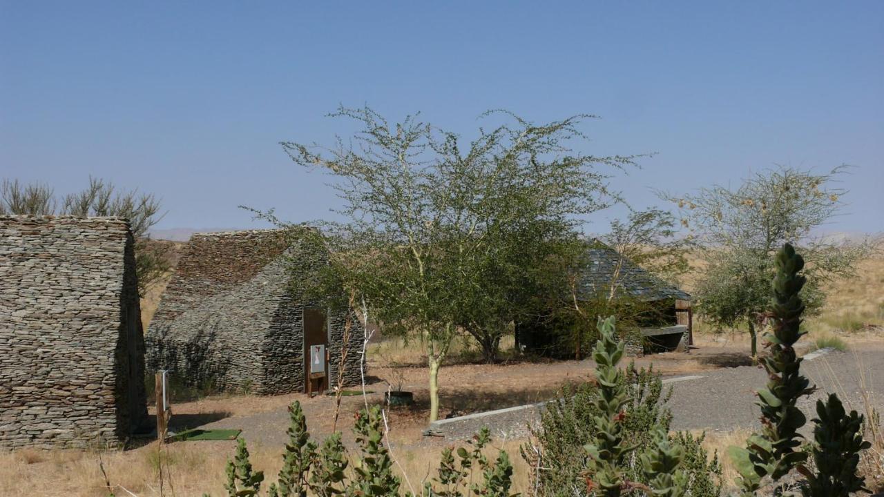 Rooiklip Camp Flintstone Apartment ภายนอก รูปภาพ