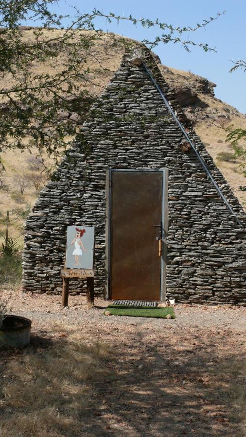 Rooiklip Camp Flintstone Apartment ภายนอก รูปภาพ